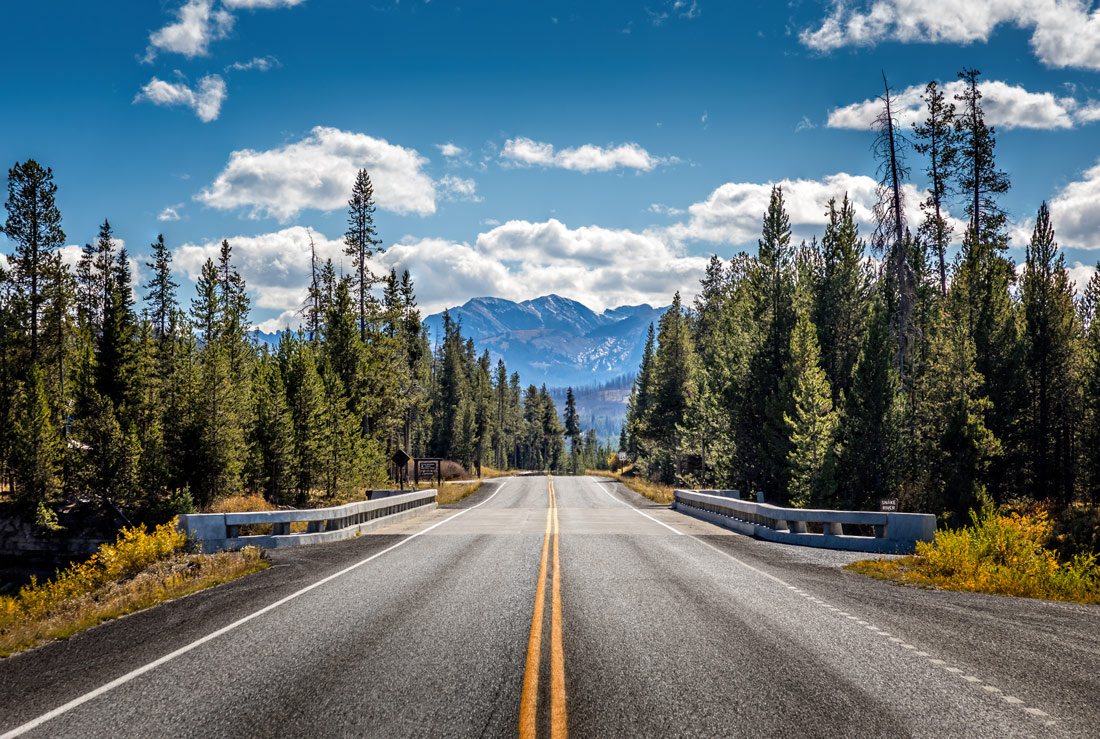 Driving in Wyoming through Yellowstone with a bonded title