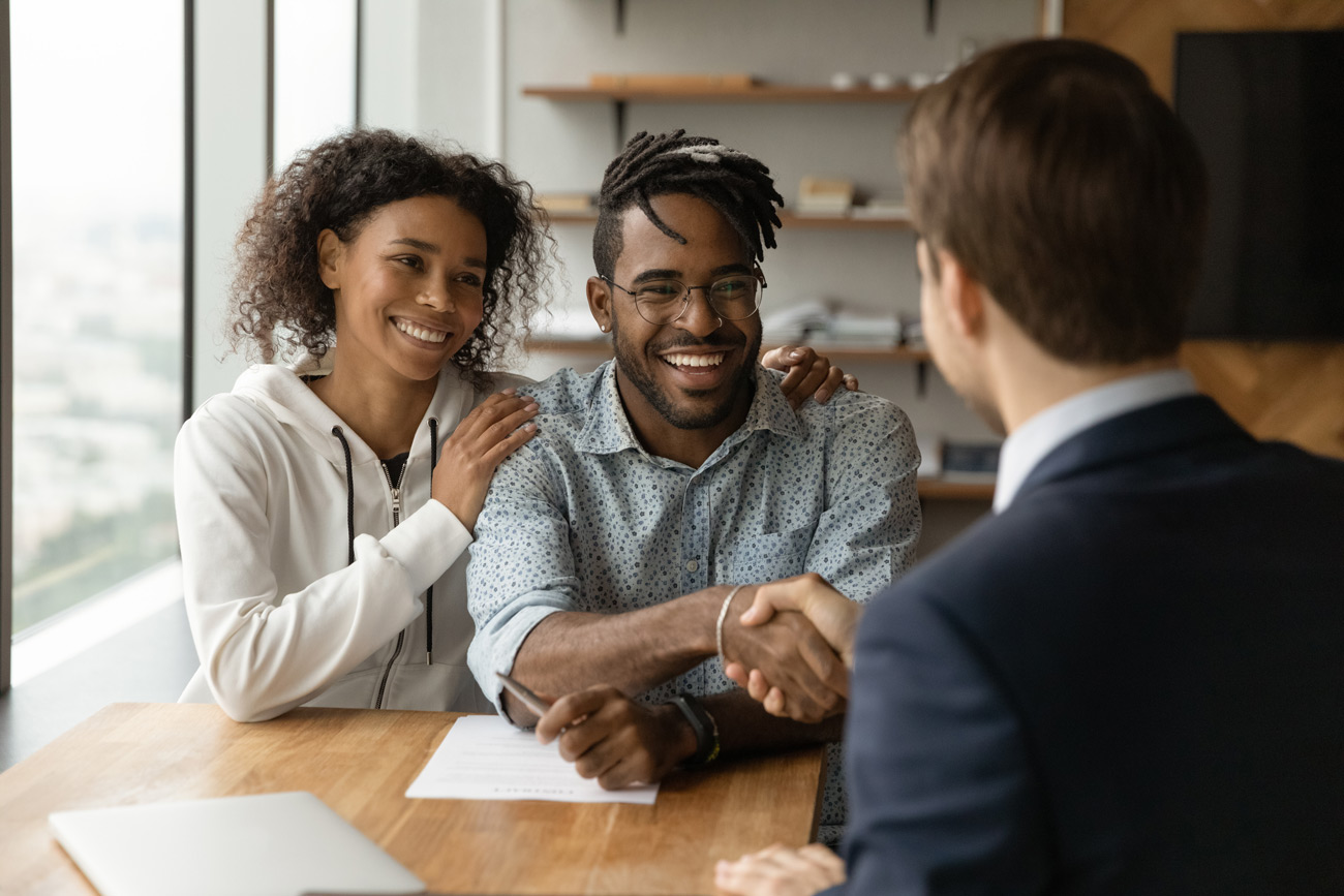 Bonded title agent working with young couple